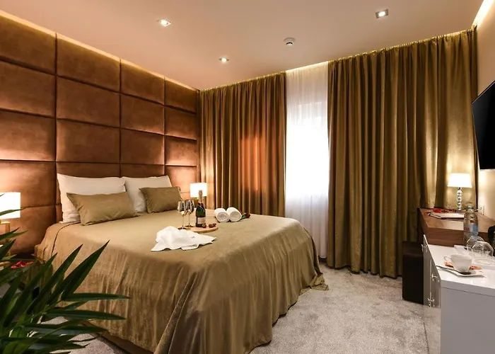 Rooftop Heated Pool Jelena * זאדאר